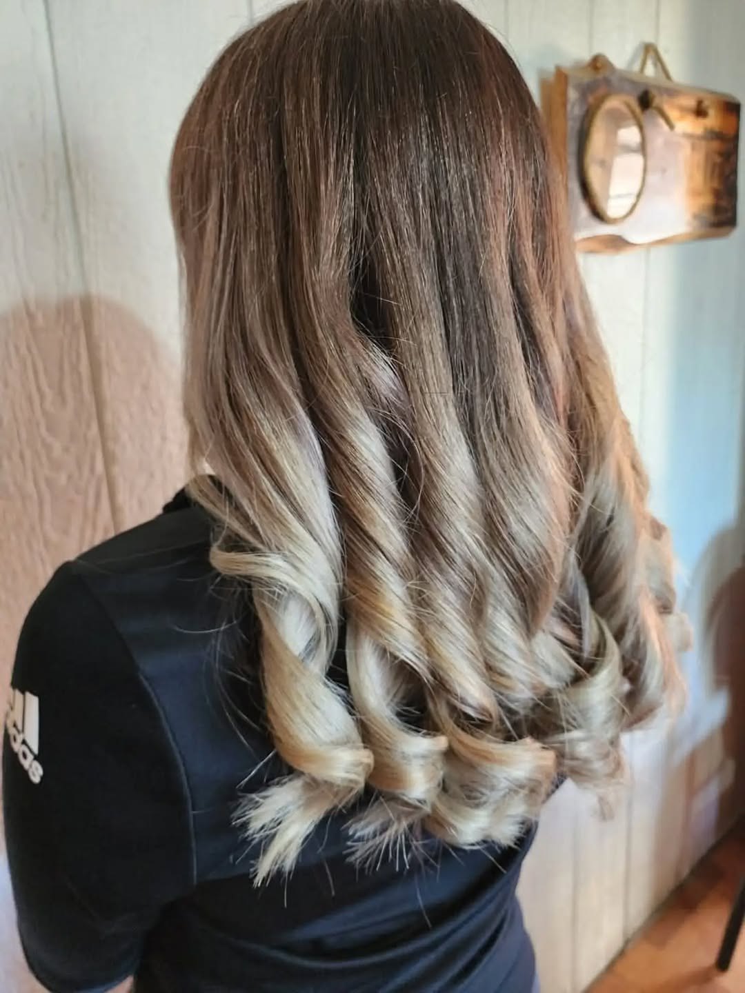 Cabello con ombré rubio realizado en el salón Graciela Bustos